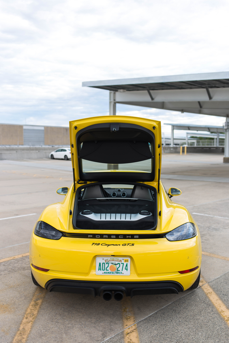 Illustration for article titled The 2018 Porsche 718 Cayman GTS Drives Like the Superior Porsche